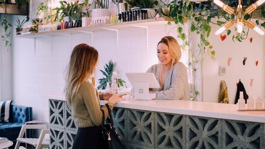Conversation avec le client: 5 techniques simples pour vendre plus (et rendre le client heureux)