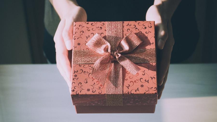 HOE KOPEN UW COLLEGA'S RELATIEGESCHENKEN AAN?